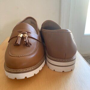 TALBOTS Havana Tan Laura Leather Loafers with Tassels Womens size 7M EUC